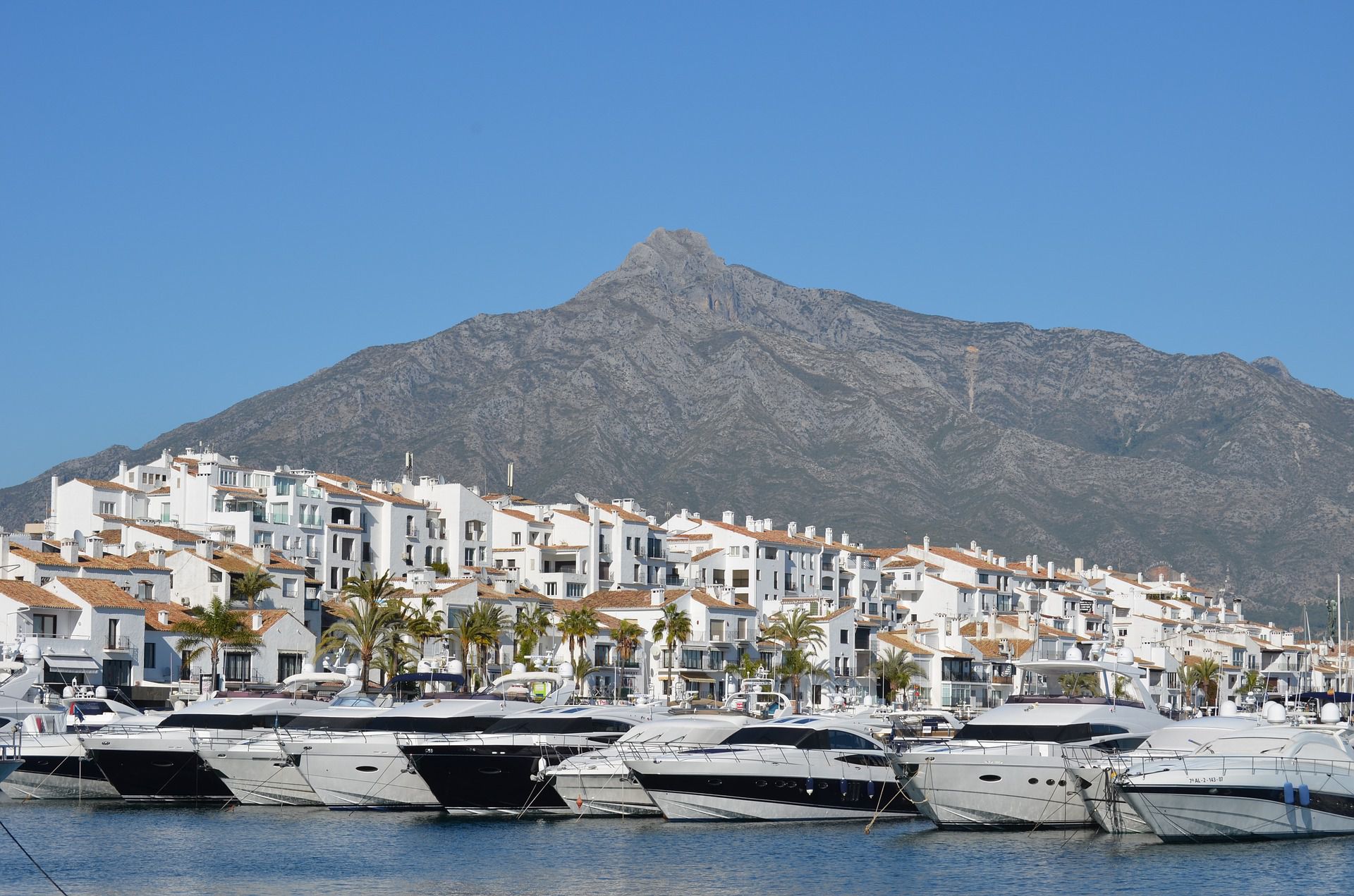 Descubra nuestra gran oferta inmobiliaria Marbella y Costa del Sol. MAXI/RED Servicios Inmobiliarios en Marbella